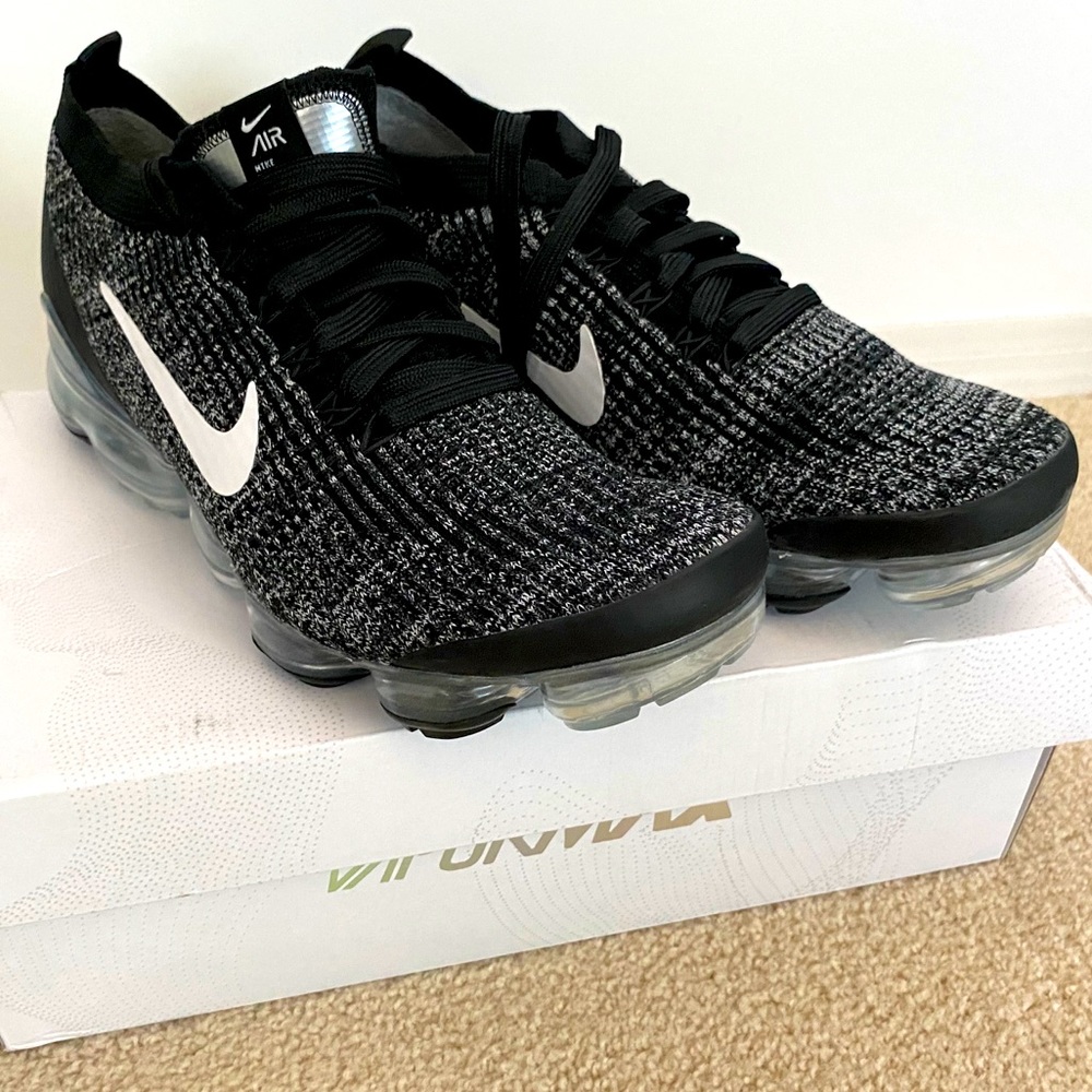 NIB Nike Vapormax Flyknit 3 Black Gray Size 9.5